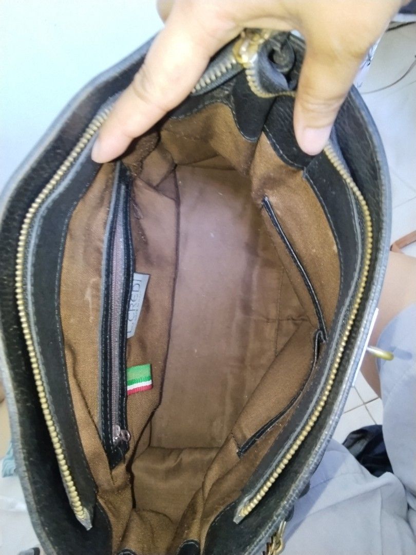 L. Credi Bag (Category: Luxury Bags & Wallets) located in Cavite. Submitted by bagssection04 (Listing ID 1462693117, Image 3). Description: L. Credi Hangbag / shoulder bag black color large size lightly weight lang.