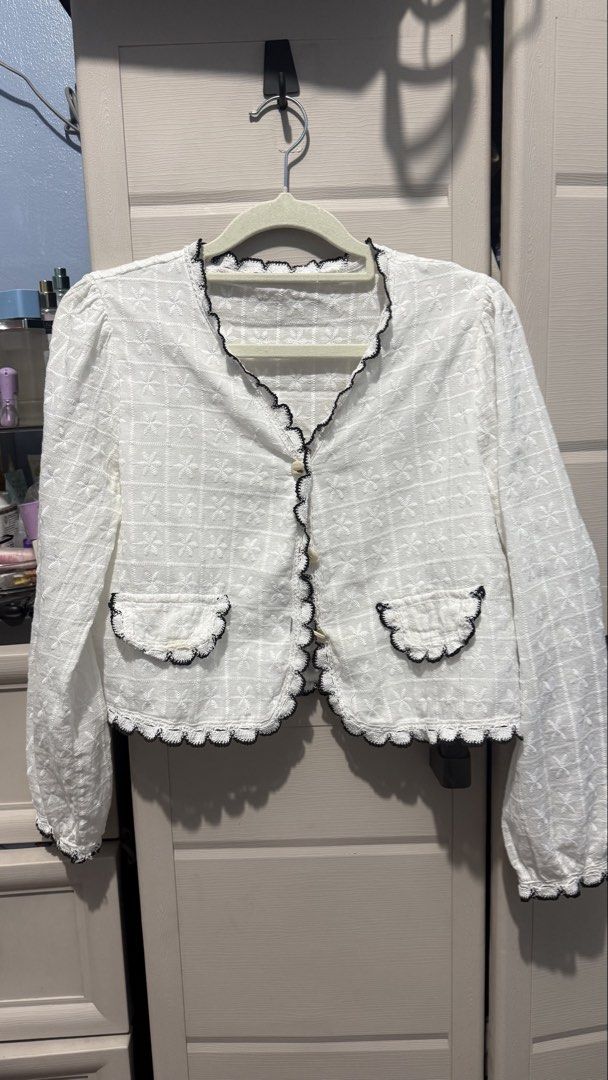 Lace Cardigan (Category: Coats, Jackets and Outerwear) located in Quezon City. Submitted by dinesaur (Listing ID 1462802088, Image 1). Description: .
