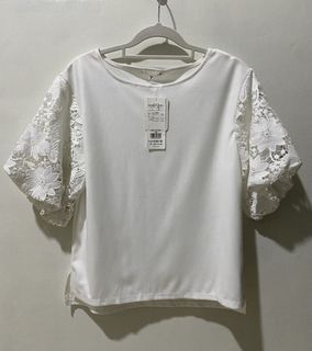 (Category: ) located in . Submitted by indaysukaycloset (Listing ID 1462752121, Image 1). Description: .