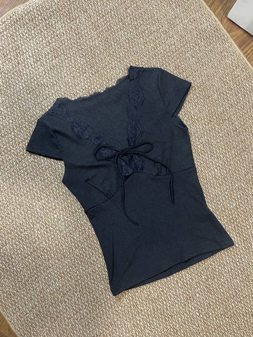 Lace Trimmed V-Neck Tie Front Top - S (Category: Blouses) located in Pasig City. Submitted by miafml-closet-cleanout (Listing ID 1462771015, Image 3). Description: - worn once - fits small - medium frames! posted price is fixed ♡ will not respond to hagglers. 💵 mop: gcash / bdo / maribank / unionbank 🛵 courier: any as long as arranged by buyer 🙅🏻‍♀️ no requested worn photos ❌ no meet-ups.