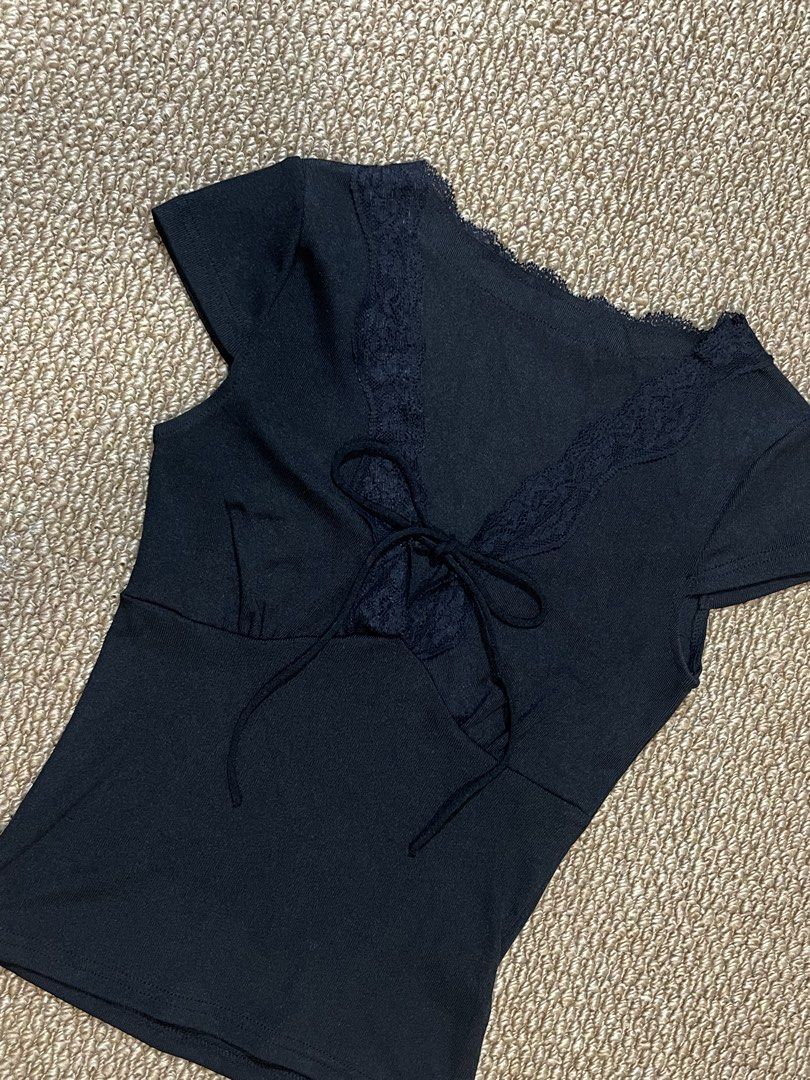 Lace Trimmed V-Neck Tie Front Top - S (Category: Blouses) located in Pasig City. Submitted by miafml-closet-cleanout (Listing ID 1462771015, Image 1). Description: - worn once - fits small - medium frames! posted price is fixed ♡ will not respond to hagglers. 💵 mop: gcash / bdo / maribank / unionbank 🛵 courier: any as long as arranged by buyer 🙅🏻‍♀️ no requested worn photos ❌ no meet-ups.