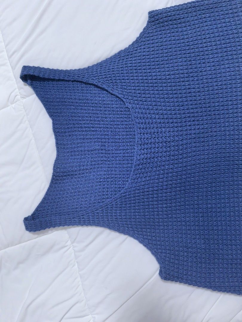 Ladies Knitted Navy Blue Top, Medium-Large (Category: Sleeveless) located in Naga. Submitted by princessta62477 (Listing ID 1462696910, Image 3). Description: .