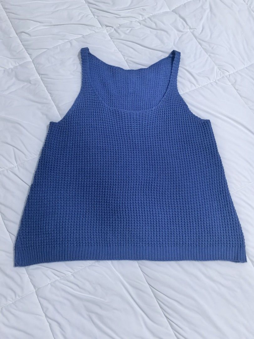 Ladies Knitted Navy Blue Top, Medium-Large (Category: Sleeveless) located in Naga. Submitted by princessta62477 (Listing ID 1462696910, Image 1). Description: .