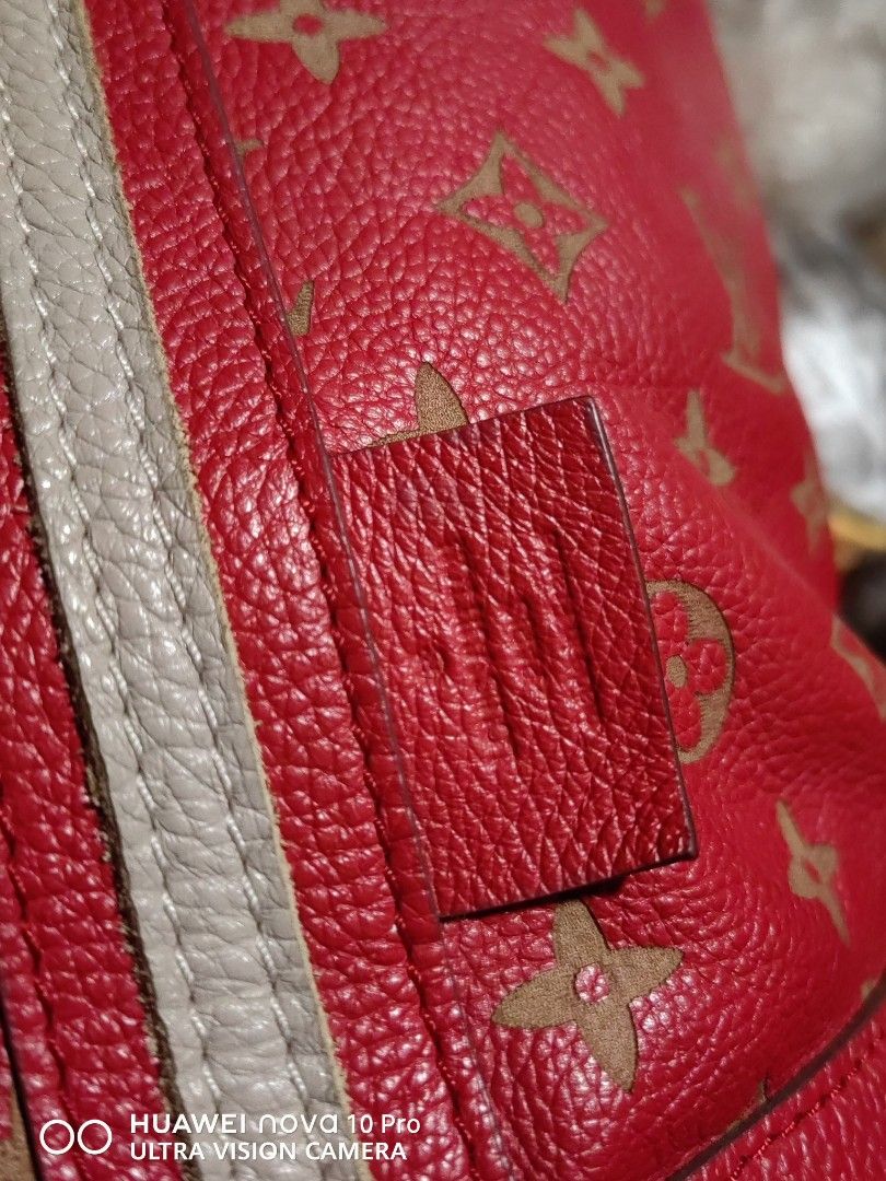 Large LV leather tote (Category: Shoulder Bags) located in Bacolod City. Submitted by darriebags88 (Listing ID 1462835232, Image 2). Description: no flaw missing sling only.