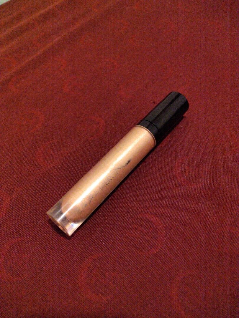 Laura Mercier Bundle (Category: Makeup) located in Silang. Submitted by clementinelovestodeclutter (Listing ID 1462876544, Image 3). Description: Auth Laura Mercier's Caviar Stick Eyeshadow Used few times. Caviar Chrome Eyeshadow Used few times, 90% products left Issue: Naputol na yung tip sa loob. Pure canvass primer 70% products left inside. 500 for all items.