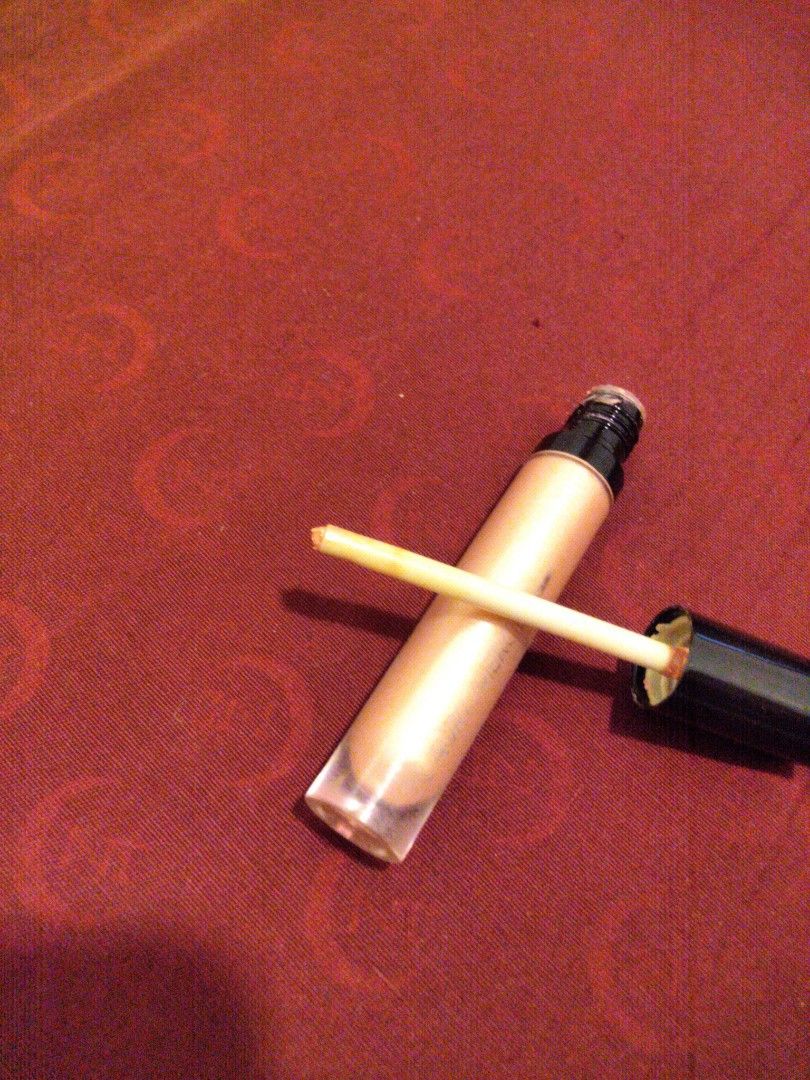 Laura Mercier's Caviar Chrome Eyeshadow (Category: Makeup) located in Silang. Submitted by clementinelovestodeclutter (Listing ID 1462876603, Image 2). Description: Caviar Chrome Eyeshadow Used few times, 90% products left Issue: Naputol na yung tip sa loob..