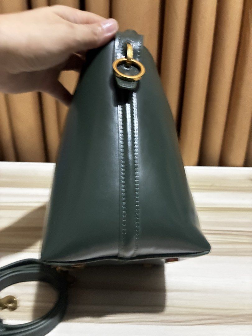 LE37 Bucket Bag (Category: Luxury Bags & Wallets) located in Manila. Submitted by finders_keepers651 (Listing ID 1462770850, Image 3). Description: .