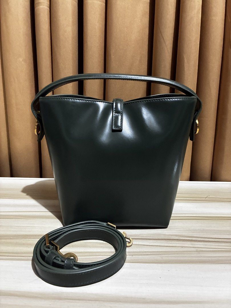 LE37 Bucket Bag (Category: Luxury Bags & Wallets) located in Manila. Submitted by finders_keepers651 (Listing ID 1462770850, Image 2). Description: .