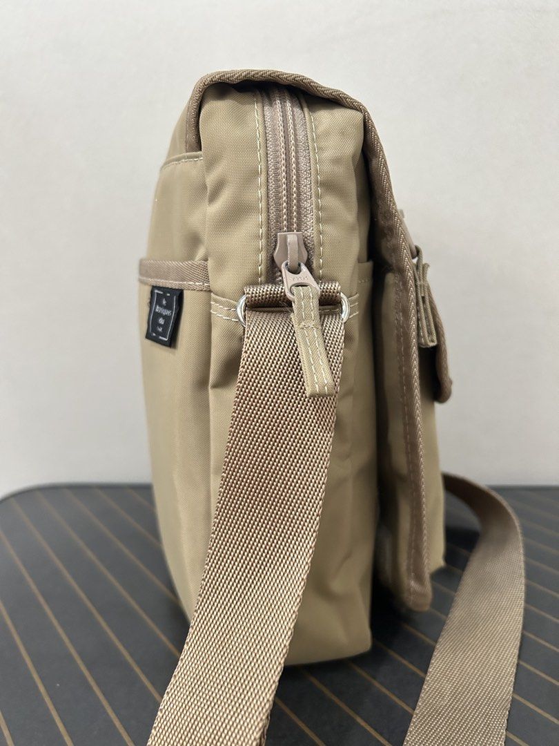 le basiques du sac Sling Body Bag (Category: Sling Bags) located in Quezon City. Submitted by jjsurplus_23 (Listing ID 1462697211, Image 3). Description: .
