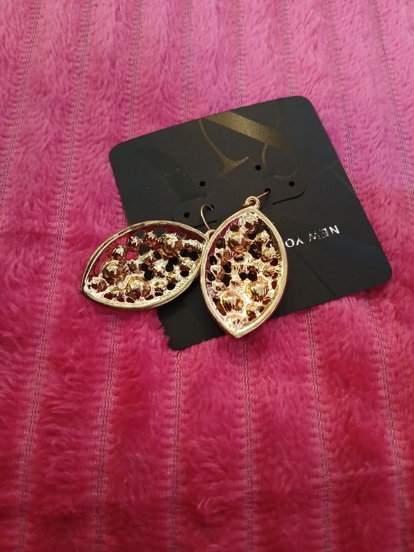 Leaf- shaped drop earrings (Category: Earrings) located in Davao. Submitted by ferdipt (Listing ID 1462779291, Image 3). Description: A gold-tone leaf-shaped drop earrings from New York & Company featuring a vibrant cluster of multi-colored rhinestones..