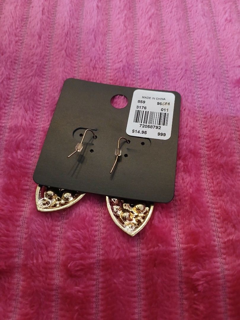Leaf- shaped drop earrings (Category: Earrings) located in Davao. Submitted by ferdipt (Listing ID 1462779291, Image 2). Description: A gold-tone leaf-shaped drop earrings from New York & Company featuring a vibrant cluster of multi-colored rhinestones..