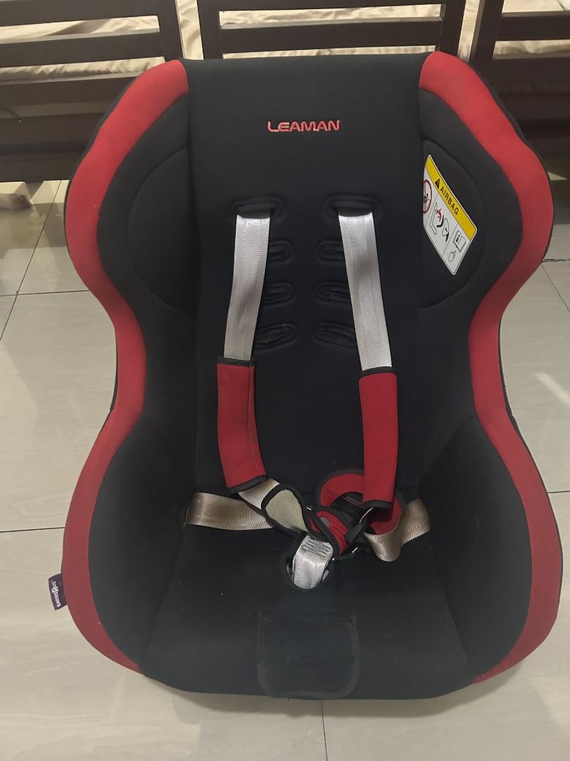LEAMAN child car seat. (Category: Car Seats) located in Taguig. Submitted by lhadychinitah (Listing ID 1462761389, Image 1). Description: Age/Weight Range: Typically suitable for newborns up to approximately 4 years old (or from 0 to 18 kg). Safety Standard: Generally built to comply with European safety standards (ECE R44/04). Harness System: Features a 5-point safety harness with padded shoulder straps and a central buckle mechanism for secure 