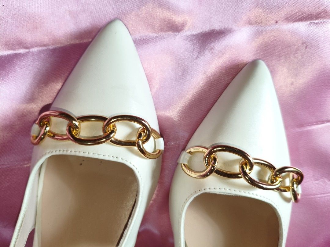 Leather Pointed Heels Sandals Stiletto (Category: Heels) located in Manila. Submitted by moby_098 (Listing ID 1462885199, Image 2). Description: Color: White Size: 39-40 (25 cm) Location: Solano, Nueva Vizcaya.