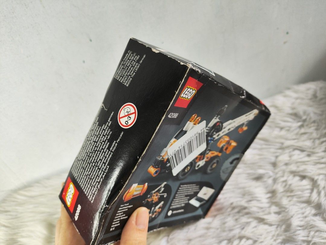 LEGO Technic 42088 Cherry Picker Set (Category: Lego & Building Sets) located in Cavite. Submitted by tinetaclesss (Listing ID 1462790049, Image 2). Description: sealed.