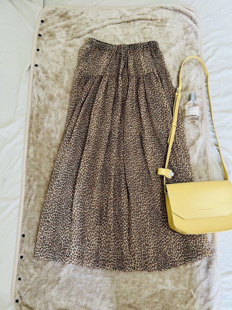 Leopard Print See-through Midi Skirt (Category: Skirts) located in Makati City. Submitted by samhybe (Listing ID 1462707461, Image 1). Description: - Flowy midi skirt - Classic leopard print - Comfortable elastic waistband - Fabric with a slight sheen - Perfect for dressing up or down.