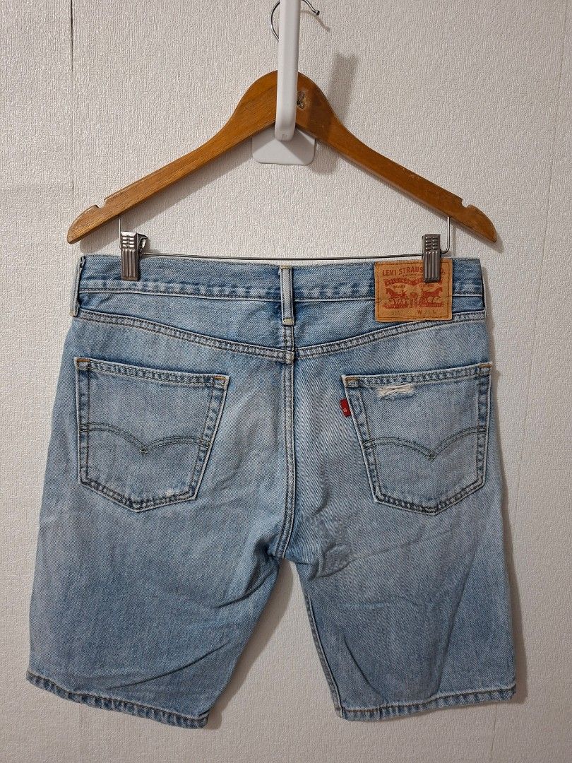 Levis 514 denim short (Category: Shorts) located in Cavite. Submitted by labbudds20 (Listing ID 1462728213, Image 3). Description: Ptpa for sale Levis 514 denim short Factory distressed Size 31 to 33 Length 19 inches Leg opening 9 inches Excellent condition No issue 1280+sf Thanks admi.