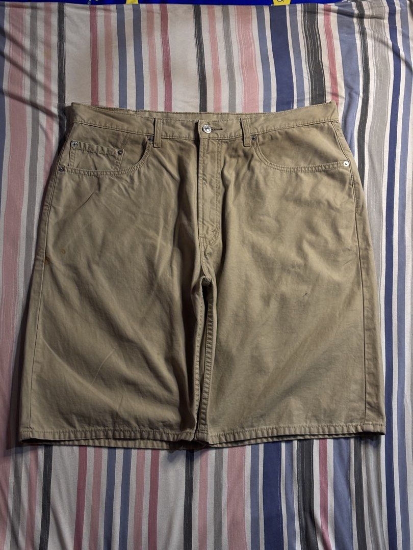 Levi's 569 Loose Straight Shorts (Category: Shorts) located in Cabuyao City. Submitted by giothr1ft (Listing ID 1462775439, Image 2). Description: W: 38 L: 25 Condition: 9/10 Issue: minor stain 📌Buyers will shoulder the shipping fee..