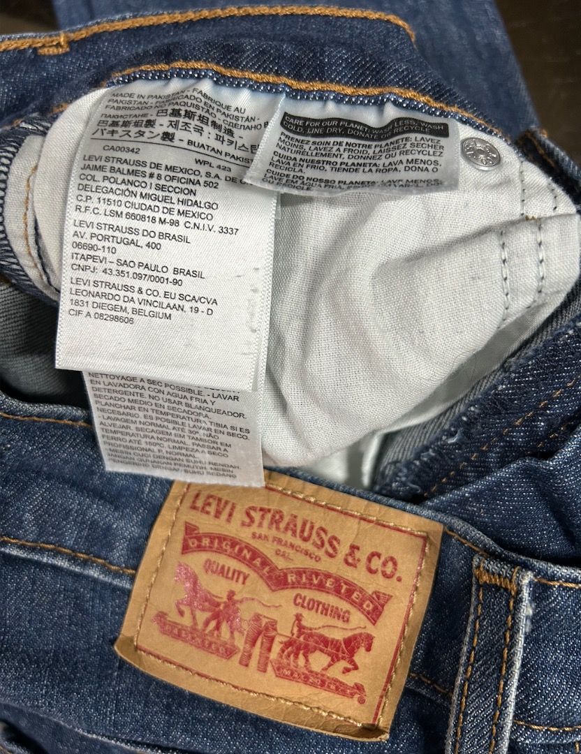 Levi's Button Fly Jeans (Category: Jeans) located in Caloocan City. Submitted by hermes_evangelista (Listing ID 1462702133, Image 2). Description: Denim Wedgy Skinny Button Fly Jeans Size: Waist: 25" Length: 36".