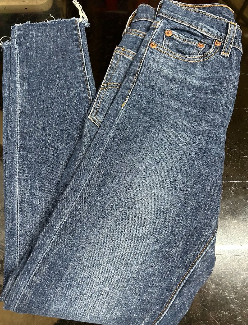 Levi's Button Fly Jeans (Category: Jeans) located in Caloocan City. Submitted by hermes_evangelista (Listing ID 1462702133, Image 1). Description: Denim Wedgy Skinny Button Fly Jeans Size: Waist: 25" Length: 36".