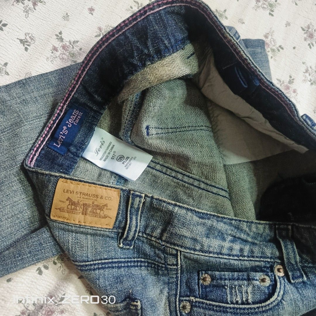 LEVI'S FLARE PANTS JEANS 32 (Category: Jeans) located in Quezon City. Submitted by ahyaladyblue (Listing ID 1462763825, Image 3). Description: .