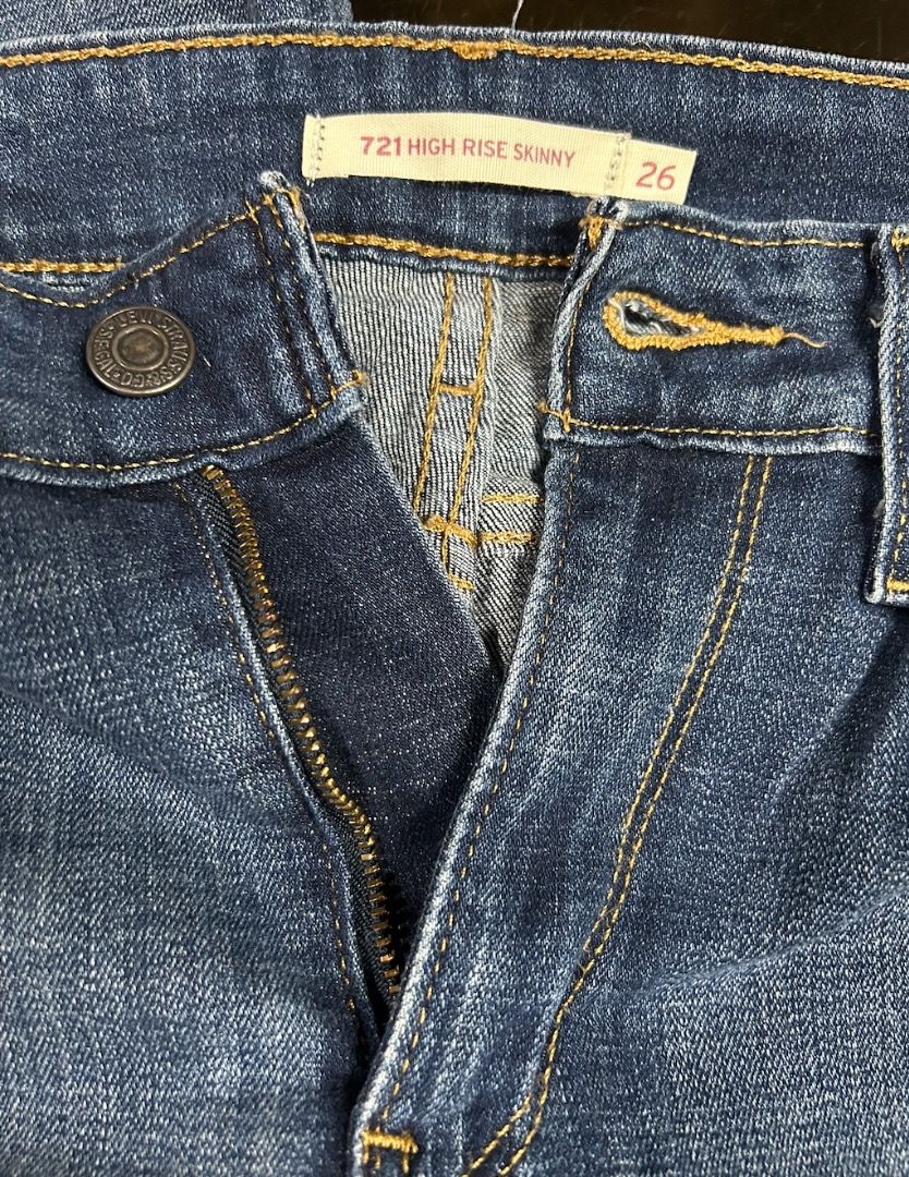 Levi's Jeans (Category: Jeans) located in Caloocan City. Submitted by hermes_evangelista (Listing ID 1462701600, Image 1). Description: Hi Rise Skinny pants Size: Waist: 26" Length: 39".