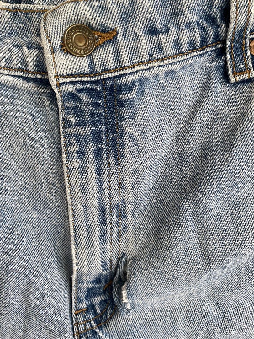 Levi's Light Wash Denim Cutoff Shorts (Category: Shorts) located in Paranaque City. Submitted by dessells_ (Listing ID 1462759012, Image 3). Description: - Classic light wash Levi's denim shorts - Frayed hem for a casual vibe - Button fly closure - Two back pockets with signature Levi's stitching - measurement laid flat- waist- 15 inches - please check photos for the shorts comdition - Gcash/ J&T - shipping from Paranaque.