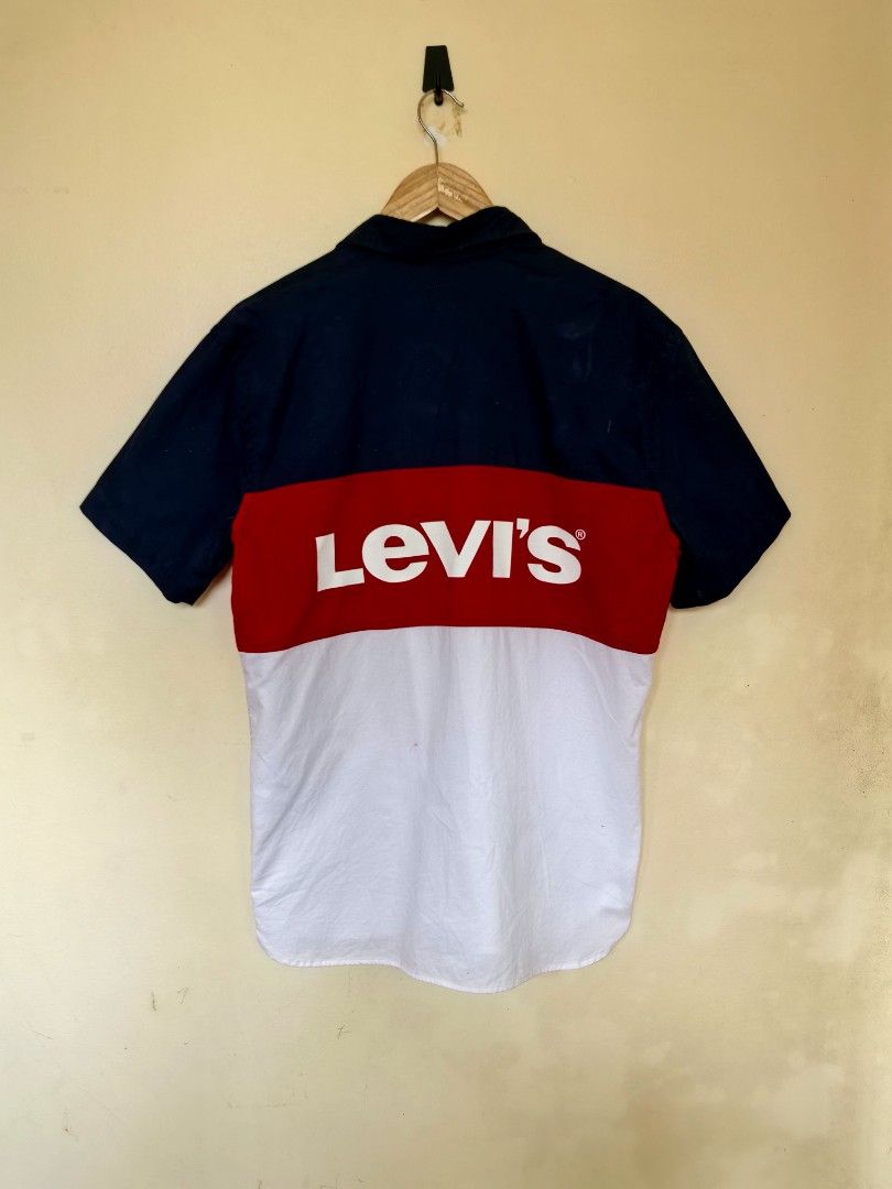 Levis Polo Buttondown Color Block (Limited Edition)Size medium (Category: Formal Shirts) located in Pagsanjan. Submitted by japan.streetwear.to.ph (Listing ID 1462685976, Image 1). Description: LEVI'S POLO BUTTONDOWN SAMPLE GARMENT COLOR BLOCK No Issue / Button Down / White Tab Color Block: Blue, Red and White Brandnew with Tags Size Tag: Medium to Large Dimes: 28" x 21" 2800php plus shipping fee..