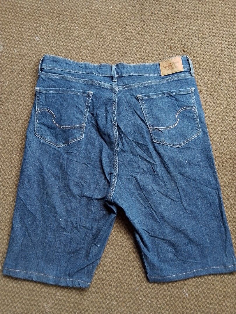 Levis Short Highwaist (Category: Shorts) located in Mabalacat. Submitted by zero2mthrift (Listing ID 1462686820, Image 2). Description: Levis short W - 34 L - 23 Hem - 9 Excellent condition No Flaws Complete tags and details No COD / COP Location: Pampanga.
