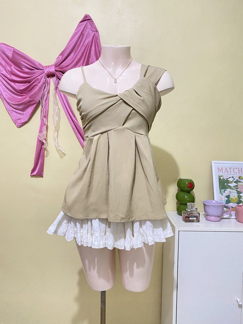 LIGHT BROWN PEPLUM TOP (Category: Others Tops) located in Dasmarinas. Submitted by hannah.oakph (Listing ID 1462776440, Image 1). Description: has dirt at the back not sure if washable.