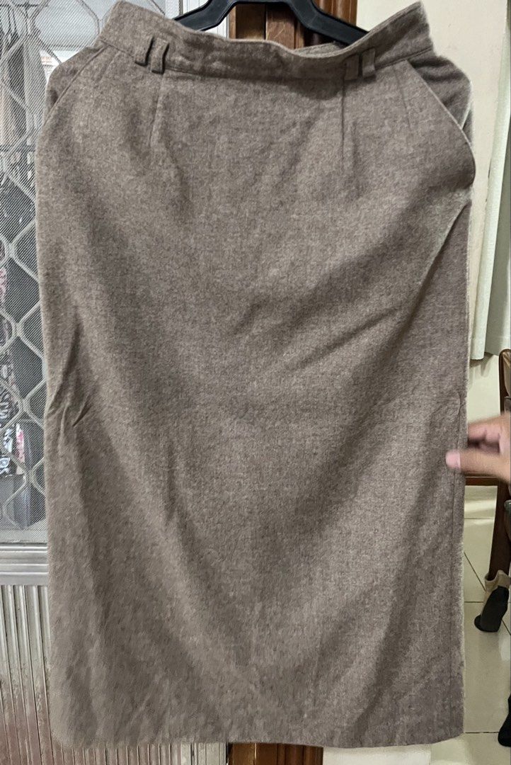 Light brown Skirt (Category: Skirts) located in Bacoor. Submitted by ayit. (Listing ID 1462752088, Image 1). Description: - Light brown skirt - Size S (EU 36 / UK 8 / US 2) - Classic and versatile design - Textured fabric - Available for meetup in Citta Italia Subdivision, Bacoor, Cavite.