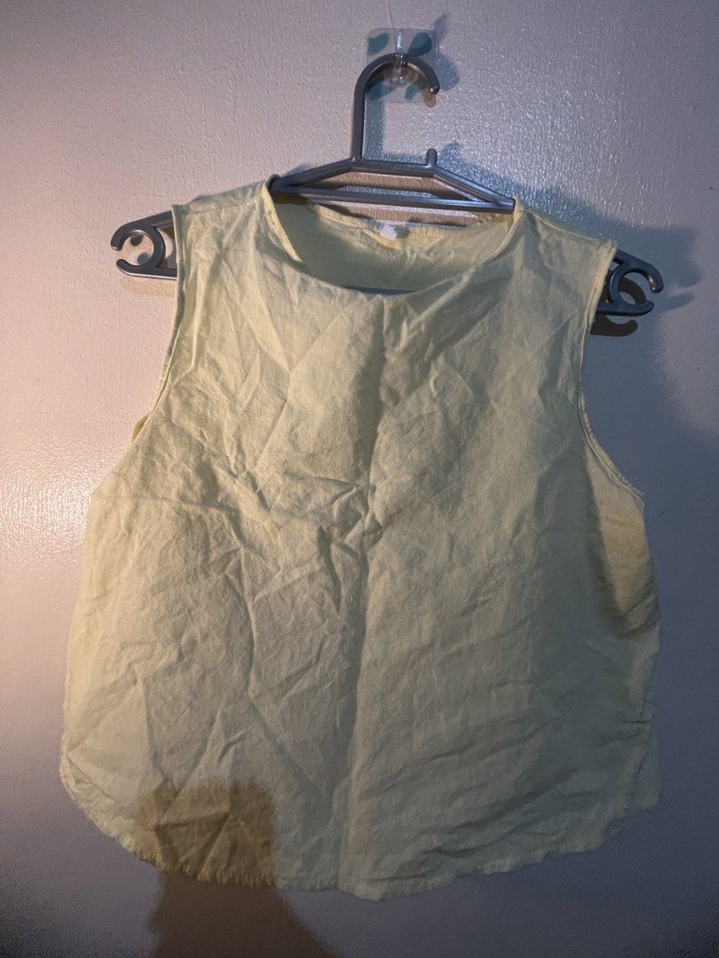 Light Yellow Sleeveless Cropped Top (Category: Sleeveless) located in Manila. Submitted by sammmm777 (Listing ID 1462815393, Image 1). Description: - Light yellow sleeveless top - Cropped length with a curved hem - linen.