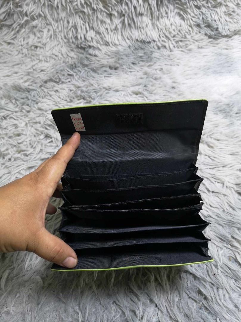 Lime Green Flap Card Holder (Category: Wallets & Card holders) located in Santa Cruz. Submitted by jmy_surplus.2 (Listing ID 1462687247, Image 2). Description: Size ; L - 5.6 W - 7.3 Color ; Lime green Type ; Card Holder Brand ; No brand Material ; Leather Style ; Smooth Leather Flap Card Holder LR 129 JMY 5 Batch #222.
