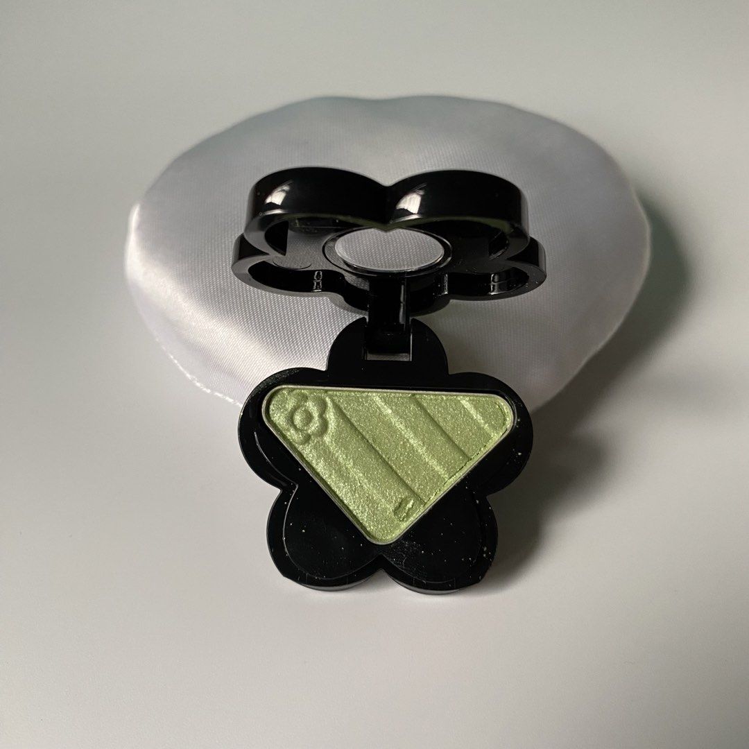 [LIMITED EDITION] Mary Quant Eye Opener Single Eyeshadow (Category: Makeup) located in Midsayap. Submitted by someones_attic (Listing ID 1462876415, Image 1). Description: 💯 guaranteed authentic from Qatar cargo box 🇶🇦.