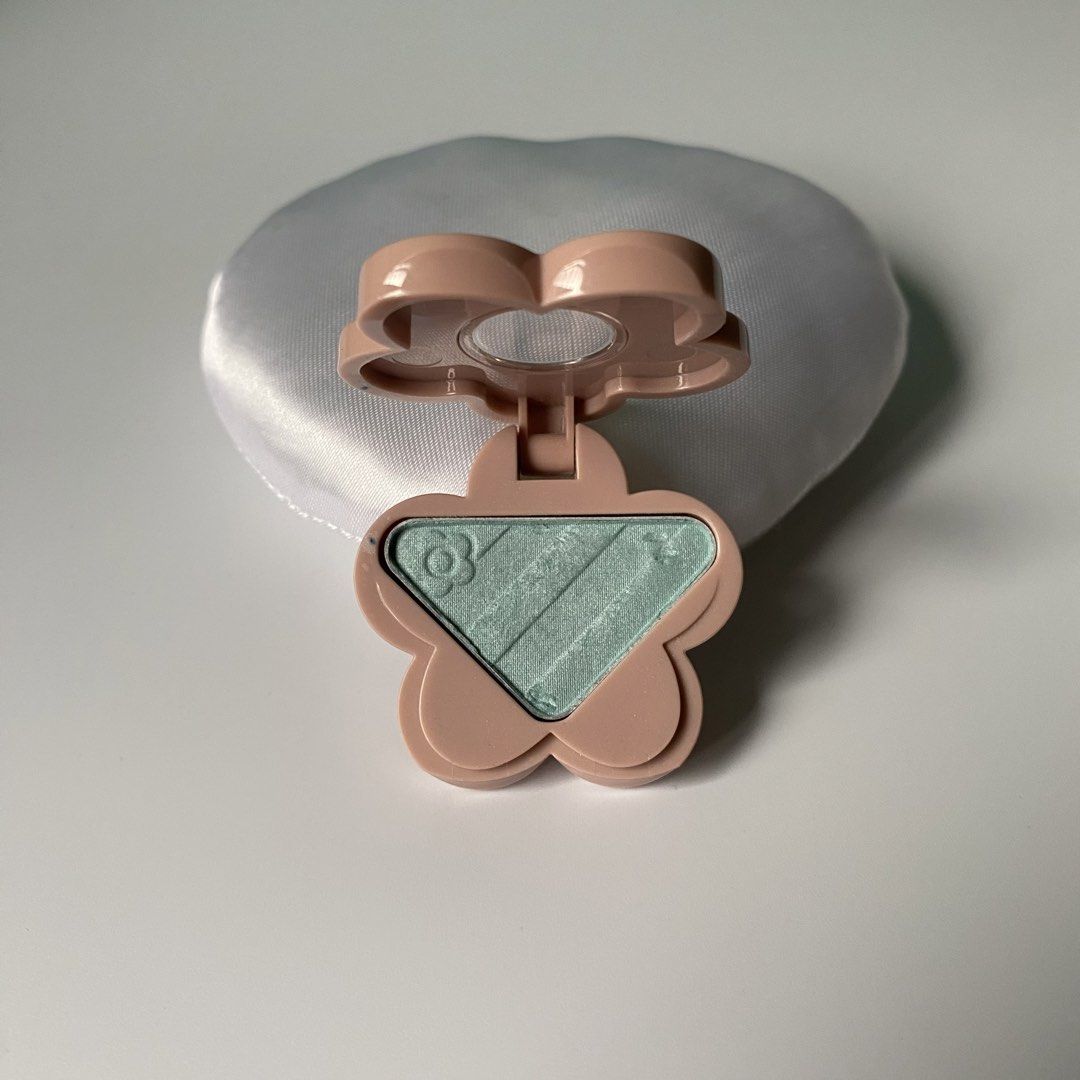 [LIMITED EDITION] Mary Quant Eye Opener Single Eyeshadow (Category: Makeup) located in Midsayap. Submitted by someones_attic (Listing ID 1462876513, Image 1). Description: 💯 guaranteed authentic from Qatar cargo box 🇶🇦.