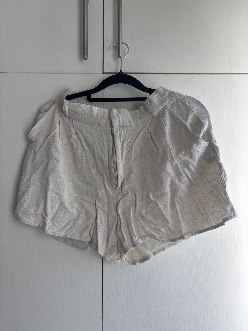 Linen Blend High Waisted Shorts (Category: Shorts) located in Taguig. Submitted by roselsyyy (Listing ID 1462711199, Image 1). Description: - Lightweight linen blend fabric - High-waisted design - Zip fly closure - Pleated front detail - Versatile for casual or dressed-up outfits - Comfortable and breathable.