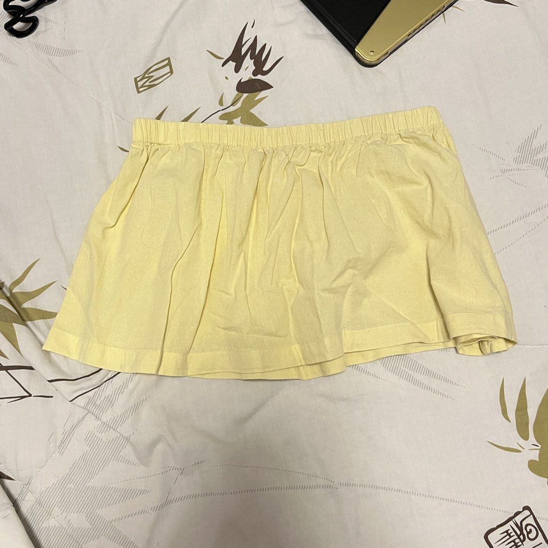 Linen Lab Yellow Flowy Tube Top (Category: Sleeveless) located in Las Pinas. Submitted by thevallerys (Listing ID 1462825227, Image 2). Description: - Yellow tube from Linen Lab - Comfortable elastic band - Fits XS-S .