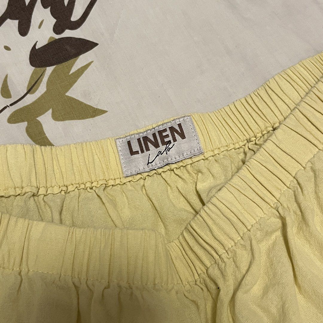 Linen Lab Yellow Flowy Tube Top (Category: Sleeveless) located in Las Pinas. Submitted by thevallerys (Listing ID 1462825227, Image 3). Description: - Yellow tube from Linen Lab - Comfortable elastic band - Fits XS-S .