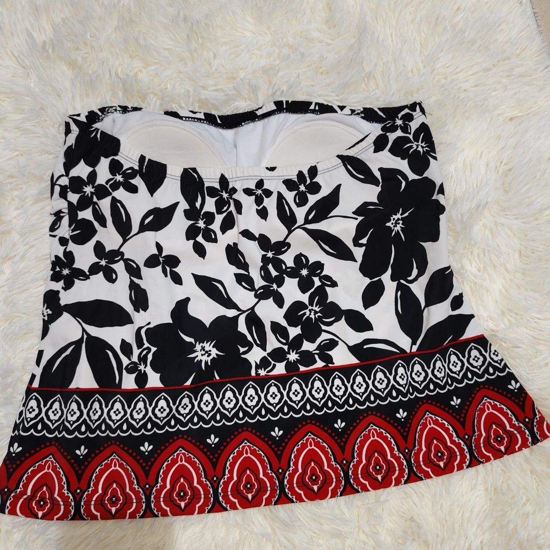 Liz Claiborne swimsuit top (Category: Bikinis & Swimsuits) located in Bacoor. Submitted by sayd17 (Listing ID 1462767406, Image 2). Description: size 16 in tag but can only fit to large to xl.