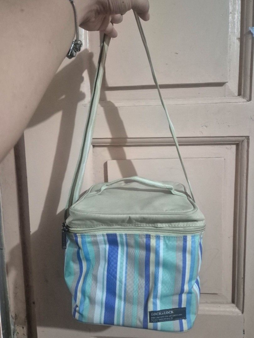 Lock & Lock baon bag (Category: Food Organization & Storage) located in Manila. Submitted by mommynurse (Listing ID 1462751783, Image 3). Description: with minimal dirt, need wash.