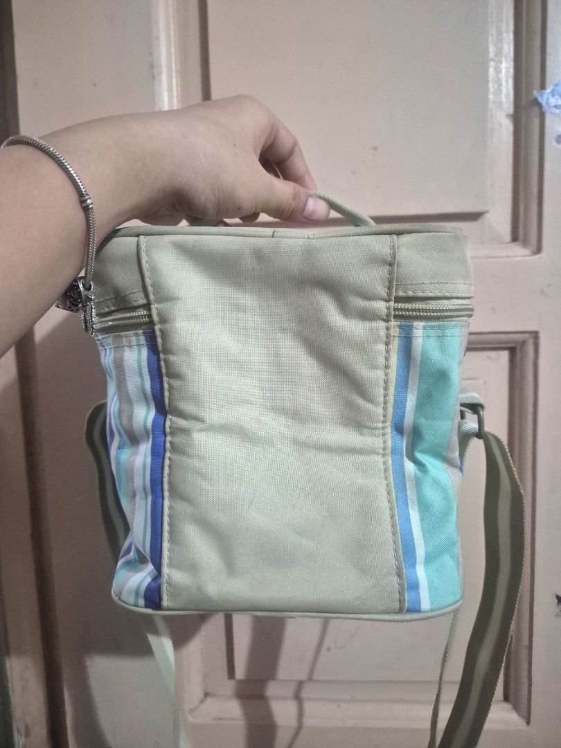 Lock & Lock baon bag (Category: Food Organization & Storage) located in Manila. Submitted by mommynurse (Listing ID 1462751783, Image 2). Description: with minimal dirt, need wash.