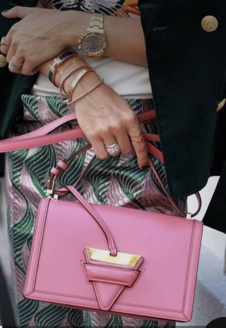 LOEWE Barcelona handbag (Category: Luxury Bags & Wallets) located in Puerto Princesa. Submitted by jercksthriftph (Listing ID 1462774929, Image 1). Description: LOEWE Barcelona handbag Very good condition , need cleaning item is thrifted/ukay.