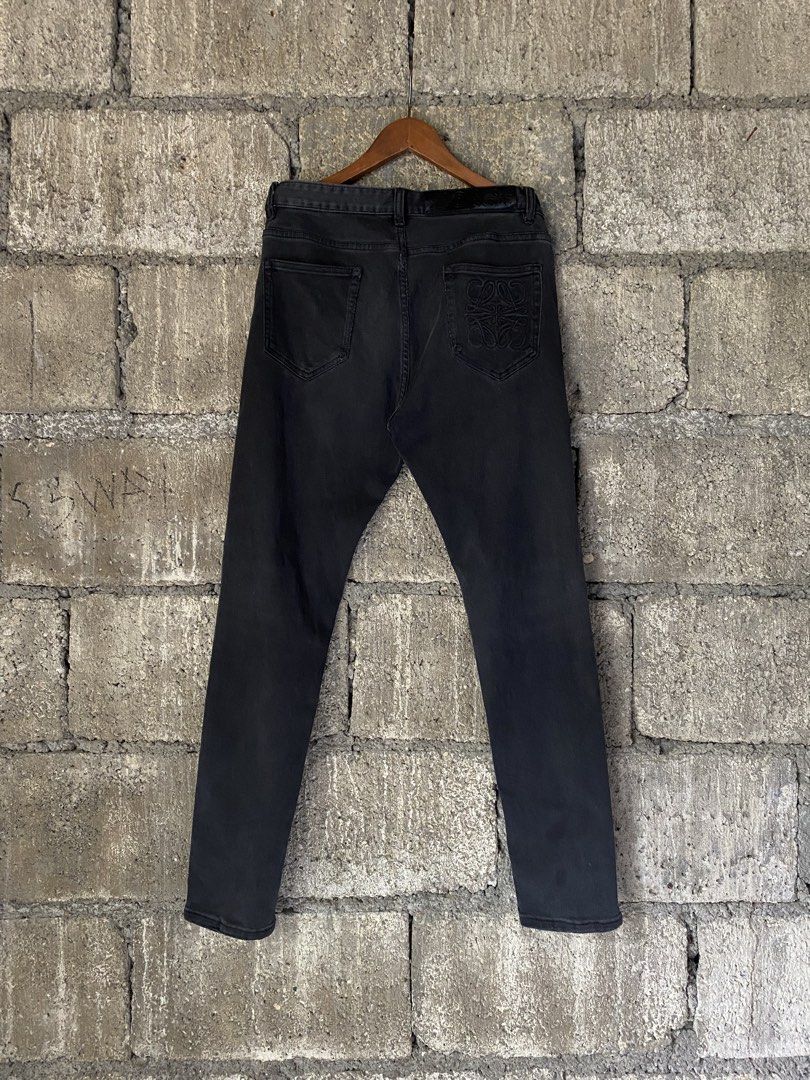 Loewe distressed pants (Category: Jeans) located in Odiongan. Submitted by renz_john (Listing ID 1462778498, Image 2). Description: Excellent condition No issue CR: 10/10 Dimes: 32x41.