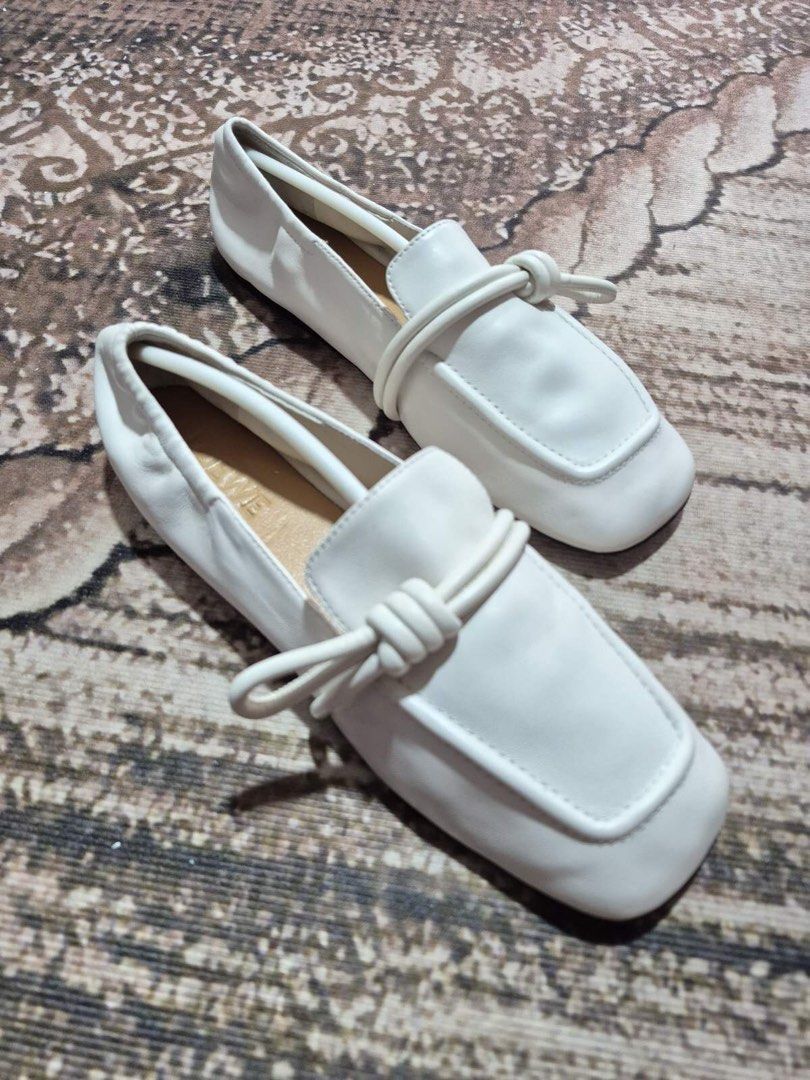 loewe flats (Category: Flats & Sandals) located in Balanga. Submitted by chaneldiorlegit (Listing ID 1462757837, Image 1). Description: good ad new.