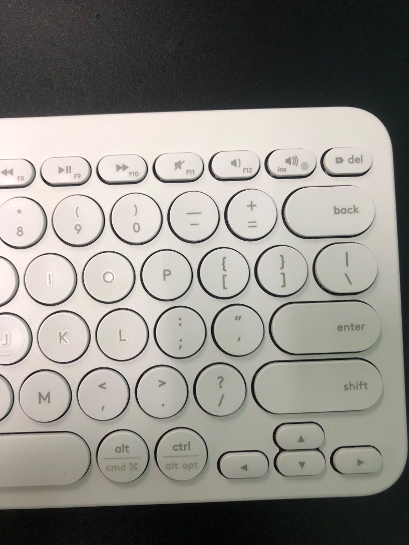 Logitech Y-R0056 Wireless Keyboard （分類：電腦鍵盤及相關產品）位於 Hong Kong。 由 dew123456 提交（商品編號 1462792403，圖片 3）。簡介： ⌨️ Logitech K380 Multi-Device Bluetooth Keyboard (Model: Y-R0056) Selling a highly reliable, compact, and super portable Logitech K380 wireless keyboard. This is the ultimate minimal setup upgrade—perfect for switching seamlessly between your laptop, tablet, and phone with just a single tap. ✨ Key Features & Specs:Multi-Device Pairing: Connect 