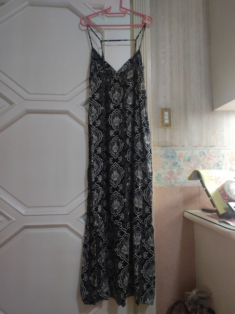Long black beach dress (Category: Dresses) located in Bocaue. Submitted by jessdcluters (Listing ID 1462818979, Image 2). Description: .