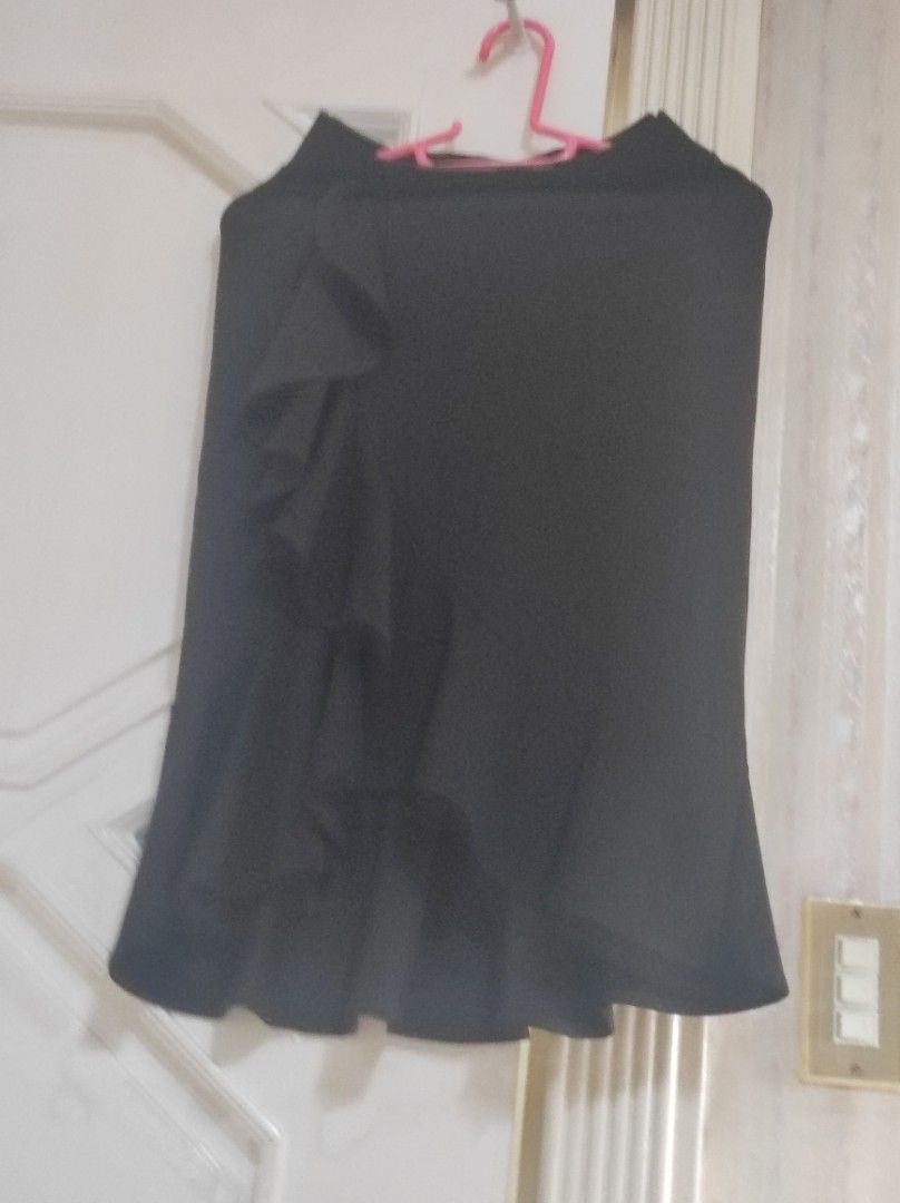 Long black ruffles skirt (Category: Skirts) located in Bocaue. Submitted by jessdcluters (Listing ID 1462821648, Image 2). Description: .