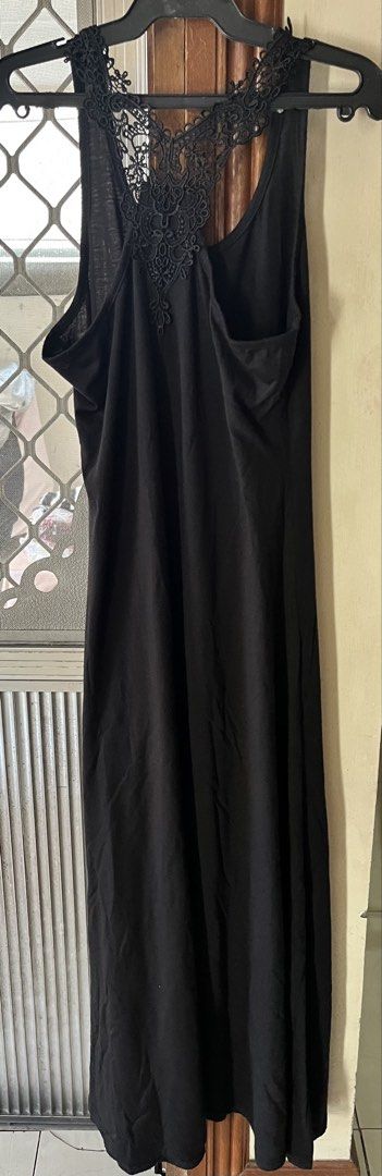Long dress (Category: Dresses) located in Bacoor. Submitted by ayit. (Listing ID 1462703636, Image 2). Description: Small-med fit - Style: Long Dress - Brand: Japan brand collection - Color: Black - Size: S (EU 36 / UK 8 / US 4) - Features: Elegant lace detail on the back - Condition: Good (Layered Condition 7/10).