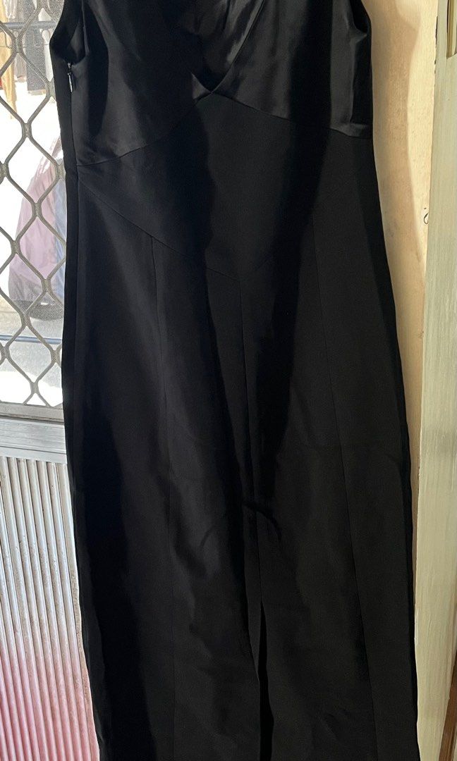 Long dress formal (Category: Evening dresses & gowns) located in Bacoor. Submitted by ayit. (Listing ID 1462703089, Image 1). Description: Japan gling.small fit - Elegant black long dress - Japan brand - Size: S (EU 36/UK 8/US 4) - Suitable for formal events and evening wear - Flattering design with a subtle slit - Meetups available in Citta Italia Subdivision, Bacoor, Cavite.