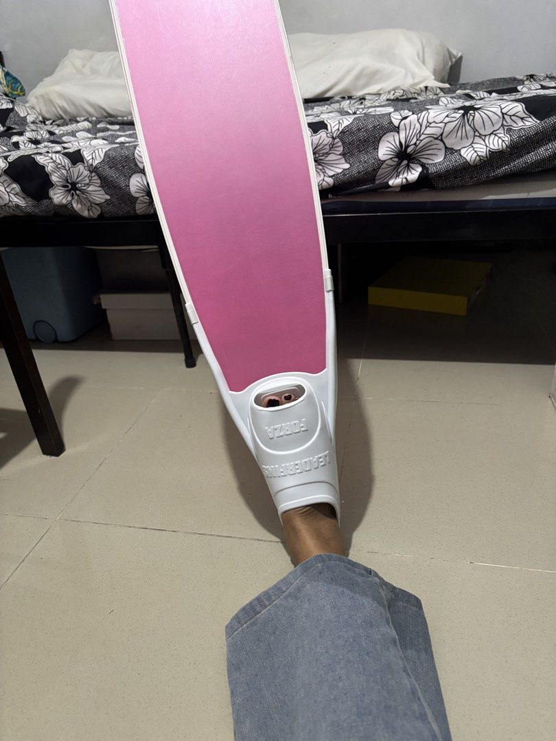 Long Fins (Category: Water Sports) located in Caloocan City. Submitted by dennise1995 (Listing ID 1462814824, Image 3). Description: Fiber glass leaderfins Never used walang time. bought from Budolero Stiffness: Soft Footpocket: 35-36 With protective film .