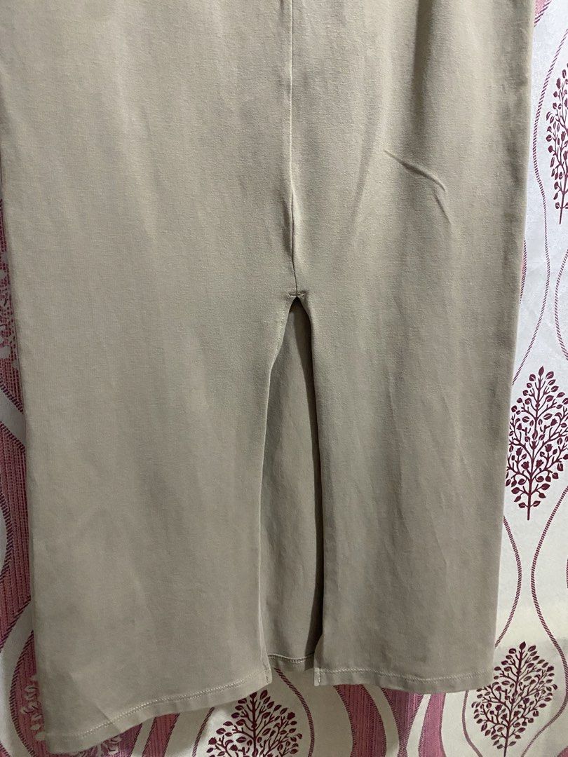 Long Fitted Skirt with Back Slit 🤎 (Category: Other Bottoms) located in Tanza. Submitted by vhies_closet24 (Listing ID 1462731335, Image 3). Description: Long Fitted Skirt with Back Slit 🤎 • Used only a few times • Good condition • Kept in the closet • Perfect for petite frames • Decluttering.